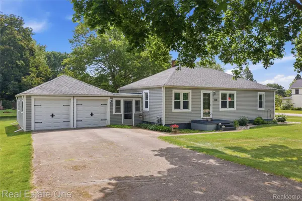 665 S Howell ST, Pinckney Village, MI 48169