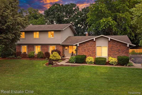 10947 Arbour DR, Brighton Township, MI 48114