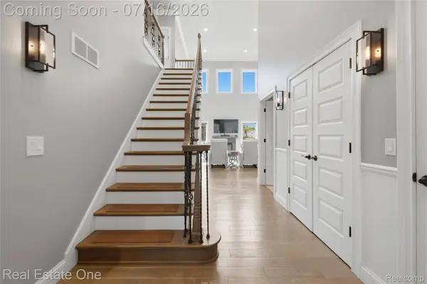 10641 Lone Oak CIR, Grand Blanc Charter Township, MI 48439