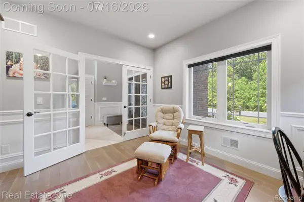 10641 Lone Oak CIR, Grand Blanc Charter Township, MI 48439