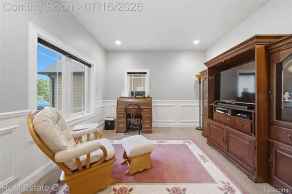 10641 Lone Oak CIR, Grand Blanc Charter Township, MI 48439
