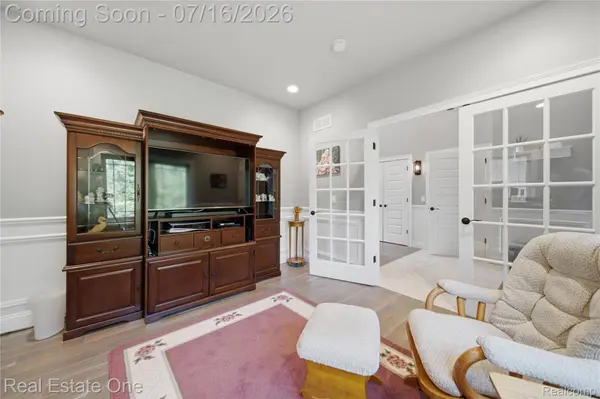 10641 Lone Oak CIR, Grand Blanc Charter Township, MI 48439