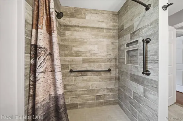 2939 Tamarack Lake DR, Hamburg Township, MI 48169
