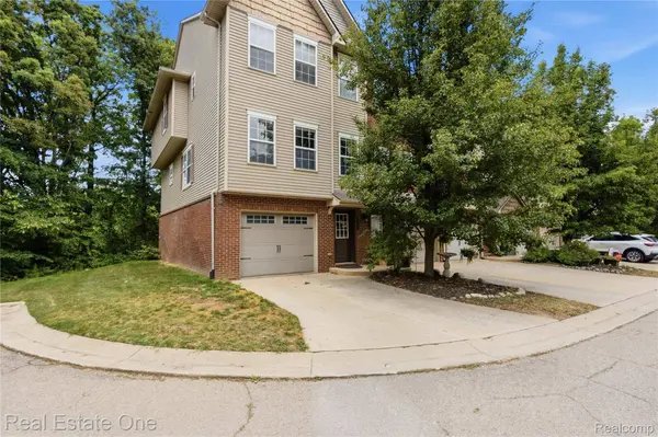 1615 Red Hickory CT