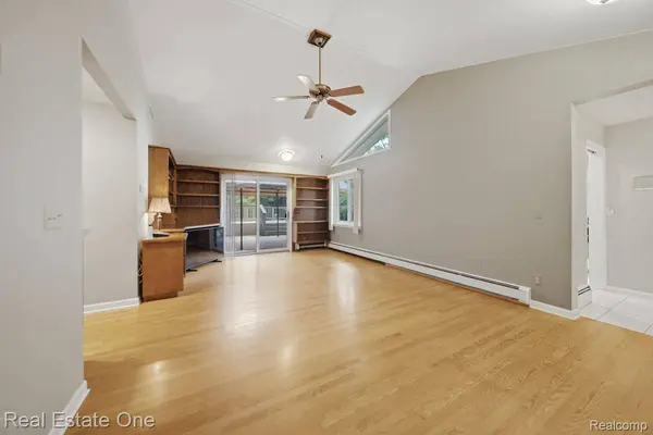 31198 Martindale RD, Lyon Charter Township, MI 48165