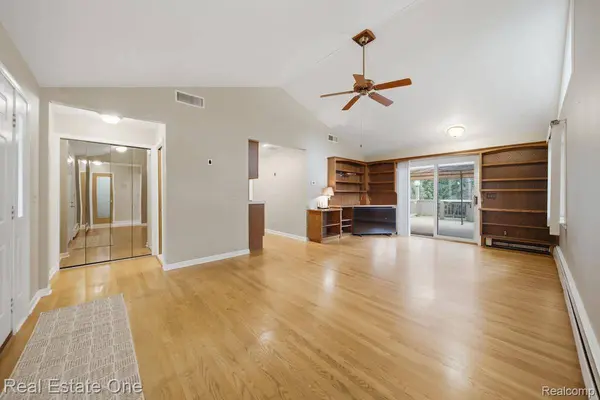 31198 Martindale RD, Lyon Charter Township, MI 48165