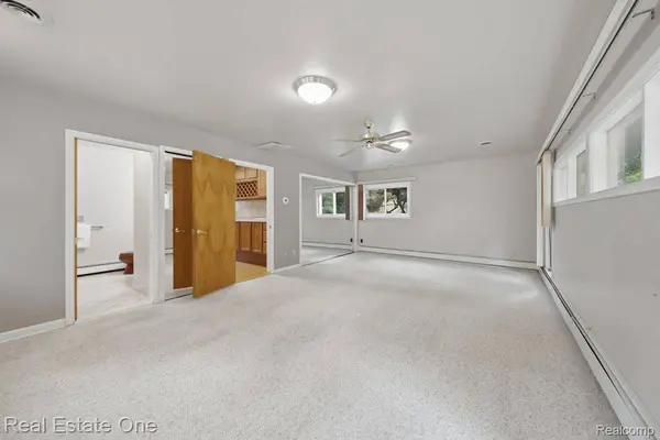 31198 Martindale RD, Lyon Charter Township, MI 48165