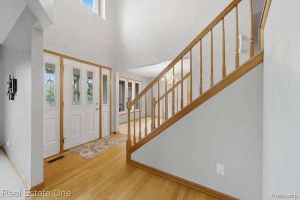 61542 Brookway DR, Lyon Charter Township, MI 48178