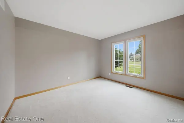 61542 Brookway DR, Lyon Charter Township, MI 48178