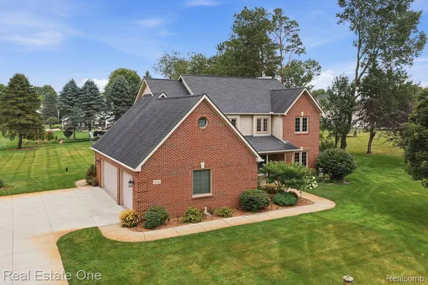 61542 Brookway DR, Lyon Charter Township, MI 48178
