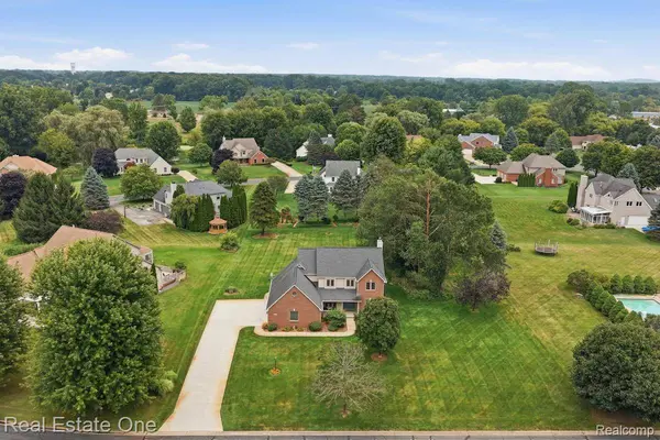 61542 Brookway DR, Lyon Charter Township, MI 48178