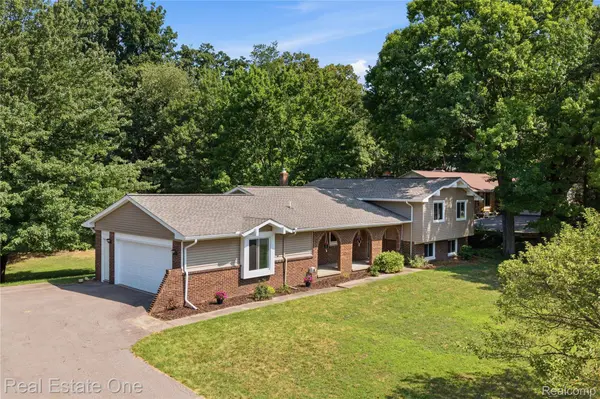10875 Cartier DR, Brighton Township, MI 48114