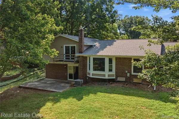 10875 Cartier DR, Brighton Township, MI 48114