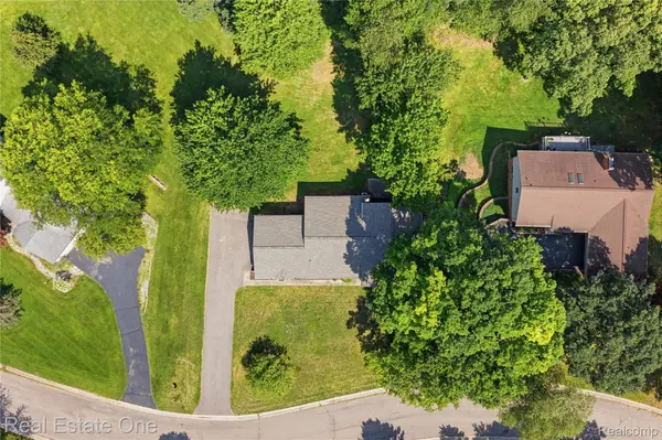 10875 Cartier DR, Brighton Township, MI 48114
