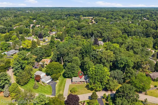 10875 Cartier DR, Brighton Township, MI 48114