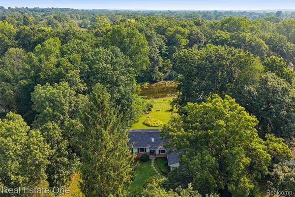 473 Fairwood RD, Pinckney Village, MI 48169