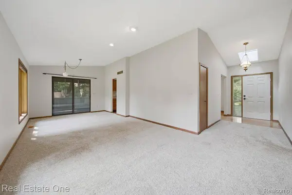 473 Fairwood RD, Pinckney Village, MI 48169