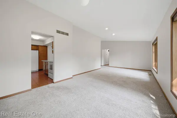 473 Fairwood RD, Pinckney Village, MI 48169