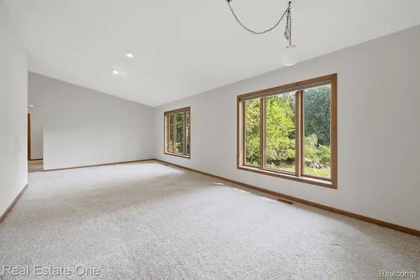473 Fairwood RD, Pinckney Village, MI 48169