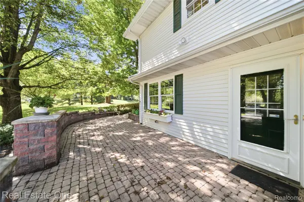 11075 Shadywood DR, Brighton Township, MI 48114