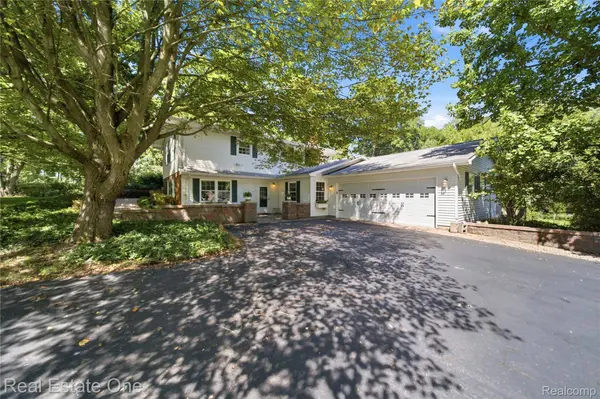 11075 Shadywood DR, Brighton Township, MI 48114