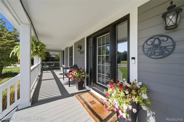 8707 Bridlewood TRL, Hartland Township, MI 48843