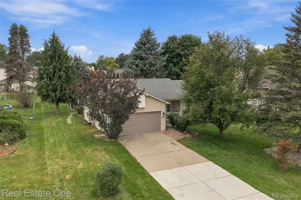 290 Hyatt LN, Linden, MI 48451