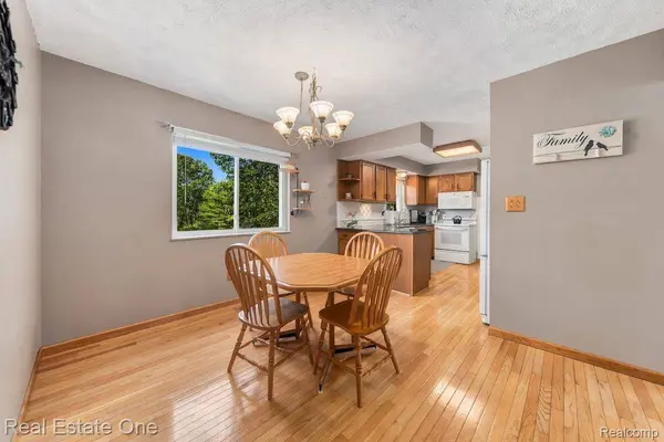 2795 Sun Terrace DR, Hartland Township, MI 48353