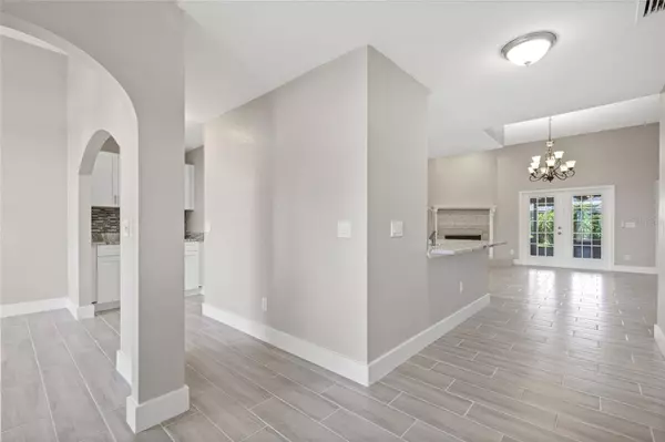 1102 BERKLEY LN, Winter Haven, FL 33880