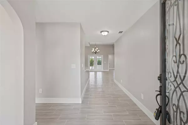 1102 BERKLEY LN, Winter Haven, FL 33880