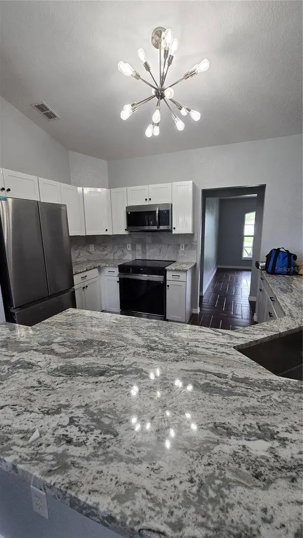 7704 CANTERBURY CIR, Lakeland, FL 33810