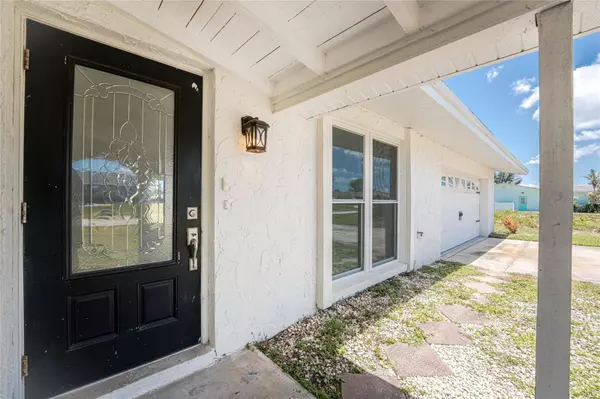 11 OAKLAND HILLS RD, Rotonda West, FL 33947