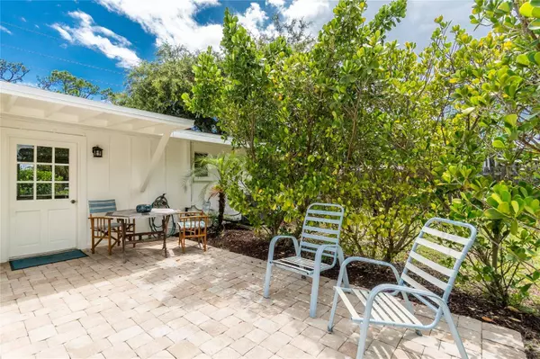 348 W WENTWORTH ST, Englewood, FL 34223