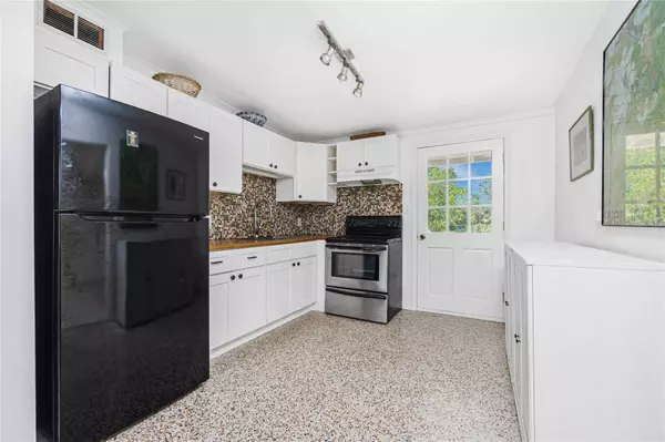 348 W WENTWORTH ST, Englewood, FL 34223