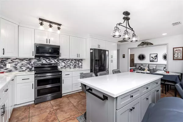 30 BUNKER LN, Rotonda West, FL 33947