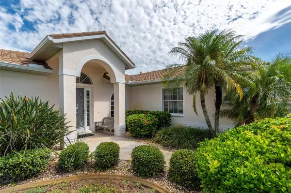 8542 LAKESIDE DR, Englewood, FL 34224