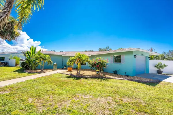 1005 E 2ND ST, Englewood, FL 34223