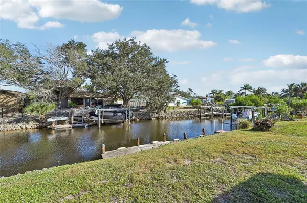 560 SANDLOR DR, Englewood, FL 34223