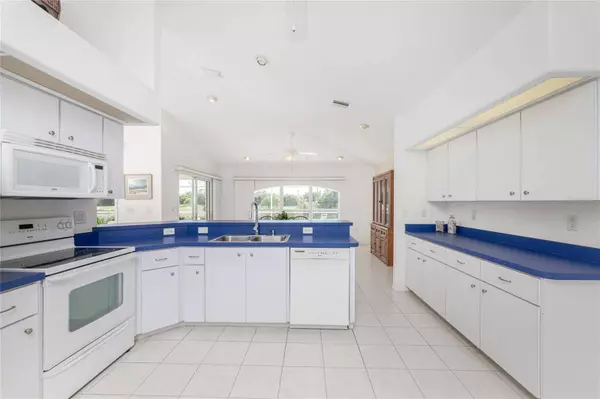 7078 S LAKE DR, Englewood, FL 34224