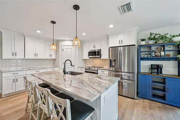 525 SUNSET RD N, Rotonda West, FL 33947