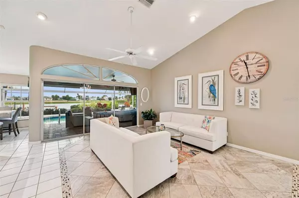 13 CLUBHOUSE RD, Rotonda West, FL 33947