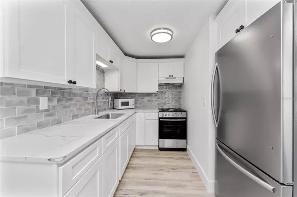 470 S MCCALL RD #10, Englewood, FL 34223