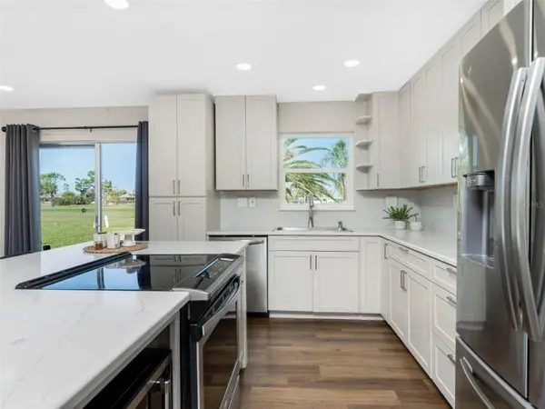 72 OAKLAND HILLS CT, Rotonda West, FL 33947