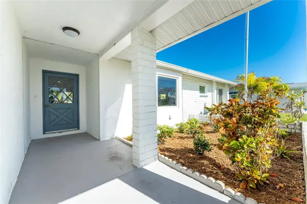 72 OAKLAND HILLS CT, Rotonda West, FL 33947