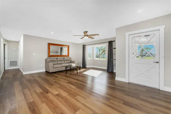 72 OAKLAND HILLS CT, Rotonda West, FL 33947