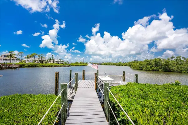 1013 BAY HARBOR DR, Englewood, FL 34224