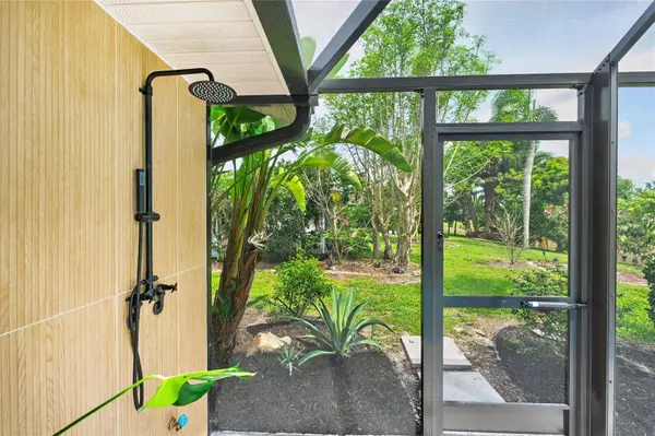 17 SPORTSMAN LN, Rotonda West, FL 33947