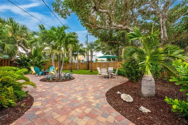 1330 HOLIDAY DR, Englewood, FL 34223