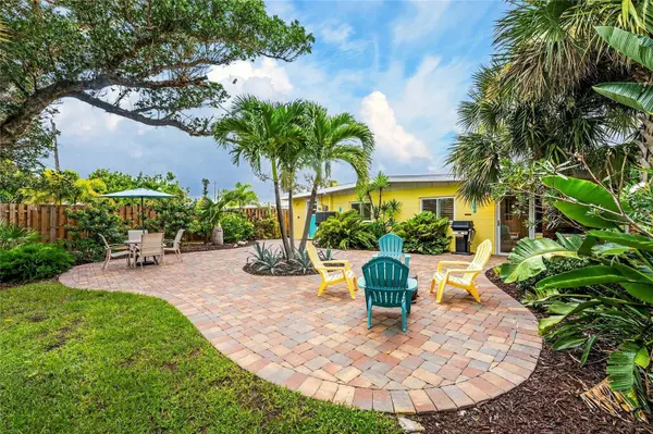 1330 HOLIDAY DR, Englewood, FL 34223