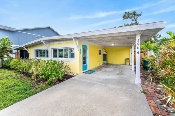 1330 HOLIDAY DR, Englewood, FL 34223